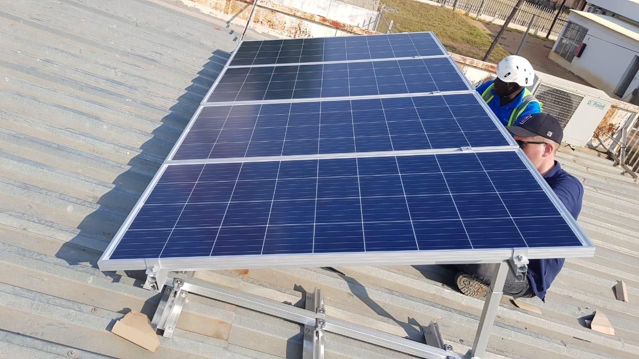 Conjunto de painéis fotovoltaicos